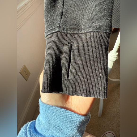 Lululemon Scuba Hoodie *Light Cotton Fleece
Black size 6 - Picture 8 of 9